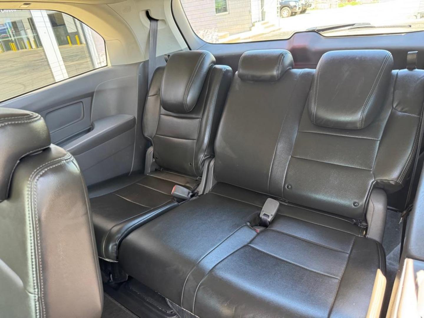 2016 GRAY HONDA ODYSSEY EX (5FNRL5H46GB) with an 3.5L engine, Automatic transmission, located at 3100 Covert Avenue, Evansville, IN, 47714, (812) 473-4492, 37.955418, -87.512238 - Photo#6