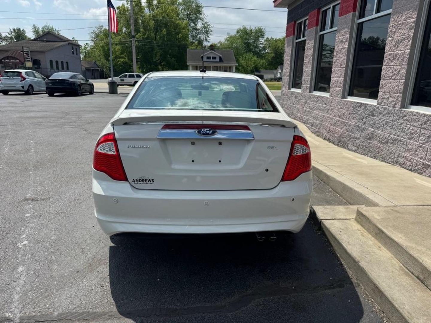 2012 WHITE FORD FUSION SEL (3FAHP0JA6CR) with an 2.5L engine, Automatic transmission, located at 3100 Covert Avenue, Evansville, IN, 47714, (812) 473-4492, 37.955418, -87.512238 - Photo#3