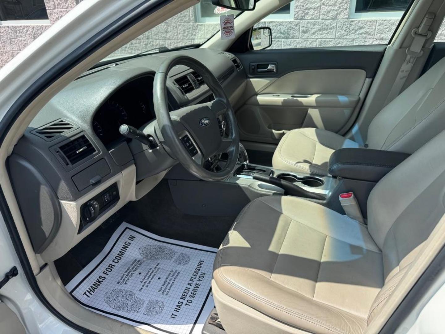 2012 WHITE FORD FUSION SEL (3FAHP0JA6CR) with an 2.5L engine, Automatic transmission, located at 3100 Covert Avenue, Evansville, IN, 47714, (812) 473-4492, 37.955418, -87.512238 - Photo#4