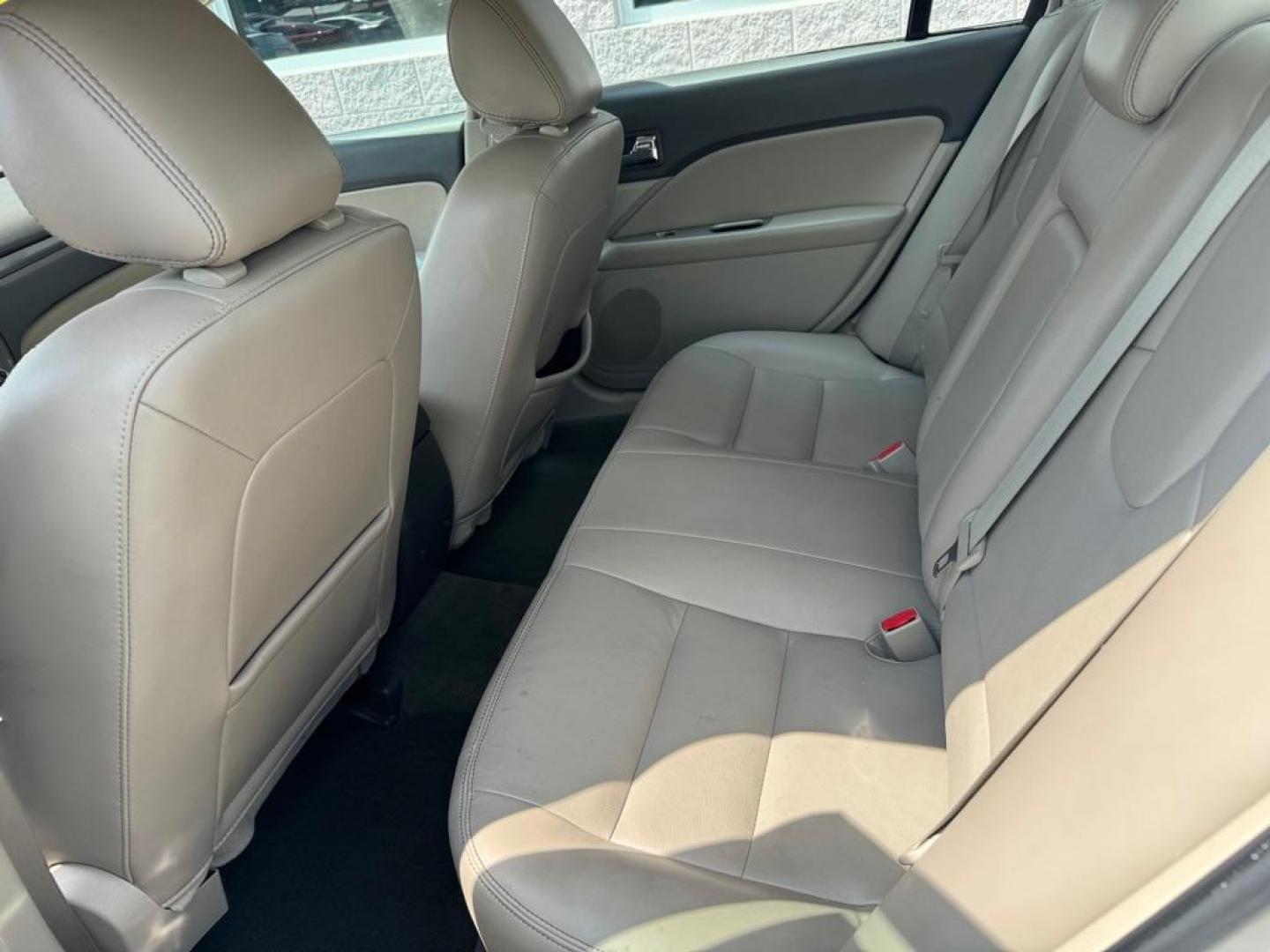 2012 WHITE FORD FUSION SEL (3FAHP0JA6CR) with an 2.5L engine, Automatic transmission, located at 3100 Covert Avenue, Evansville, IN, 47714, (812) 473-4492, 37.955418, -87.512238 - Photo#5