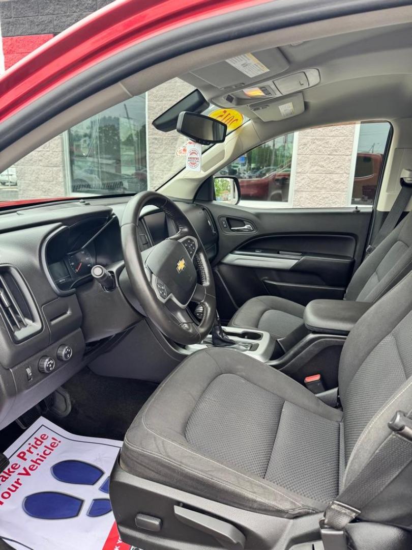 2015 RED CHEVROLET COLORADO LT (1GCGTBE30F1) with an 3.6L engine, Automatic transmission, located at 3100 Covert Avenue, Evansville, IN, 47714, (812) 473-4492, 37.955418, -87.512238 - Photo#3