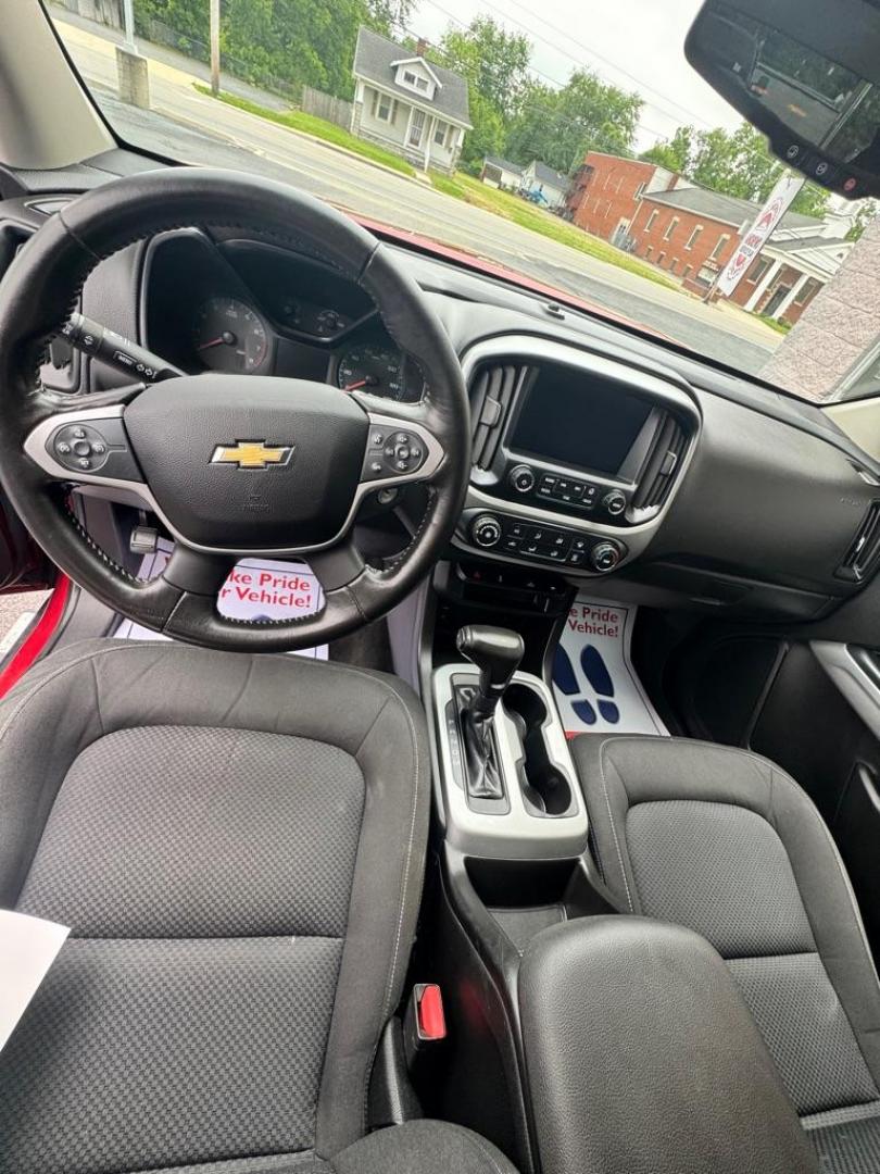 2015 RED CHEVROLET COLORADO LT (1GCGTBE30F1) with an 3.6L engine, Automatic transmission, located at 3100 Covert Avenue, Evansville, IN, 47714, (812) 473-4492, 37.955418, -87.512238 - Photo#4