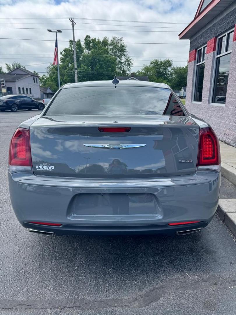 2018 GRAY CHRYSLER 300 TOURING (2C3CCAAG2JH) with an 3.6L engine, Automatic transmission, located at 3100 Covert Avenue, Evansville, IN, 47714, (812) 473-4492, 37.955418, -87.512238 - Photo#6