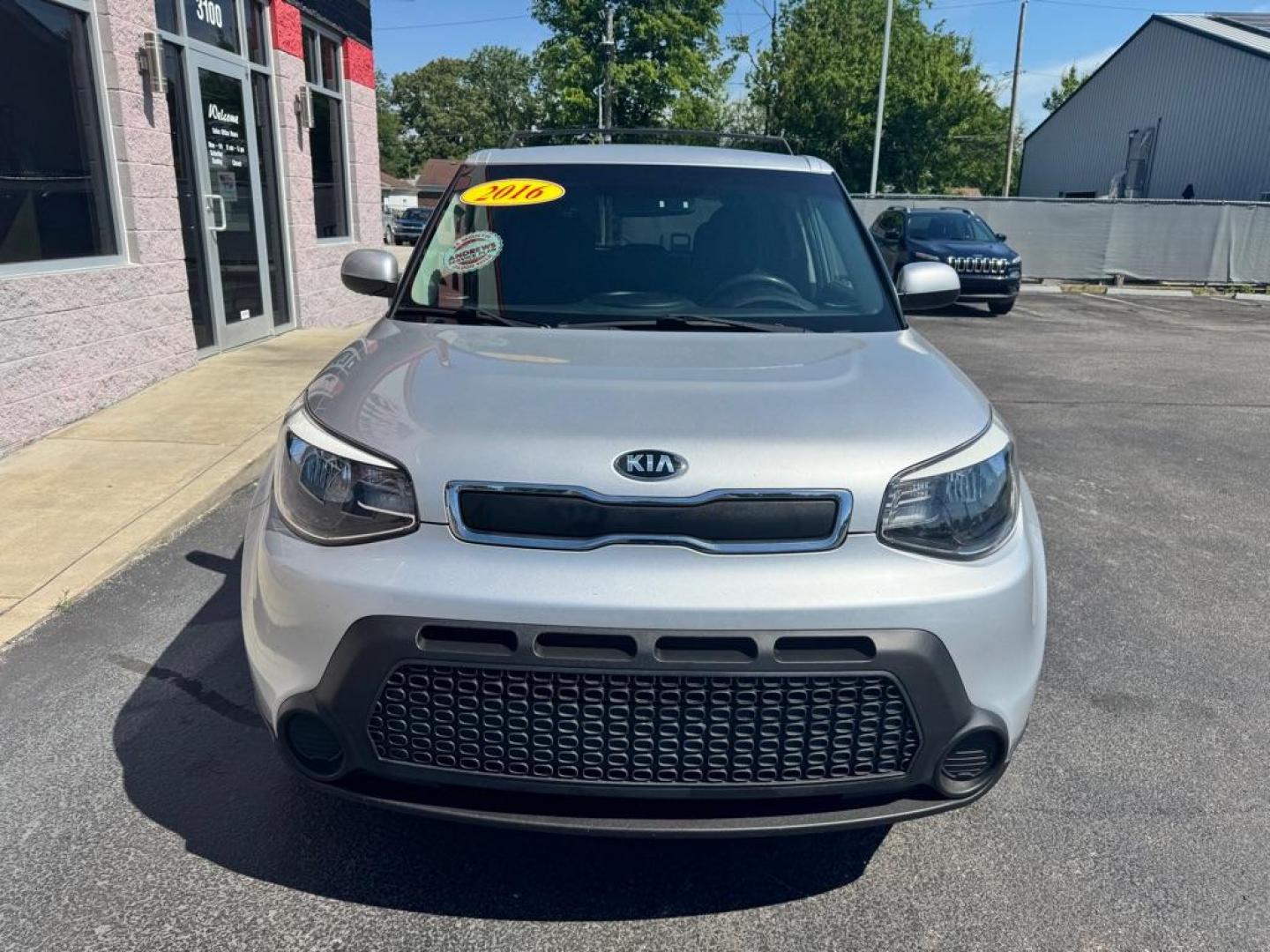 2016 SILVER KIA SOUL (KNDJN2A25G7) with an 1.6L engine, Automatic transmission, located at 3100 Covert Avenue, Evansville, IN, 47714, (812) 473-4492, 37.955418, -87.512238 - Photo#9