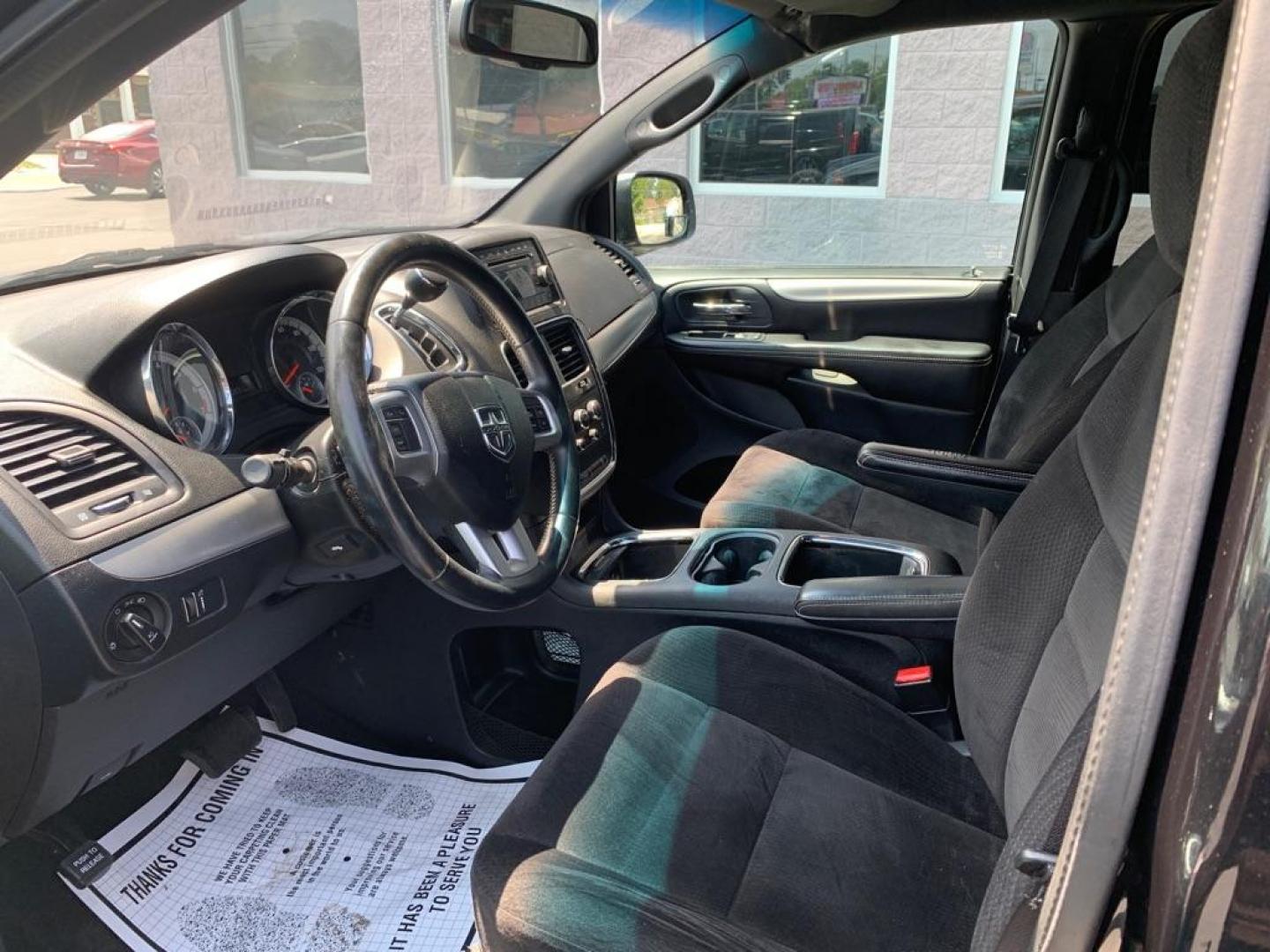 2014 BLACK DODGE GRAND CARAVAN SXT (2C4RDGCG7ER) with an 3.6L engine, Automatic transmission, located at 3100 Covert Avenue, Evansville, IN, 47714, (812) 473-4492, 37.955418, -87.512238 - Photo#4