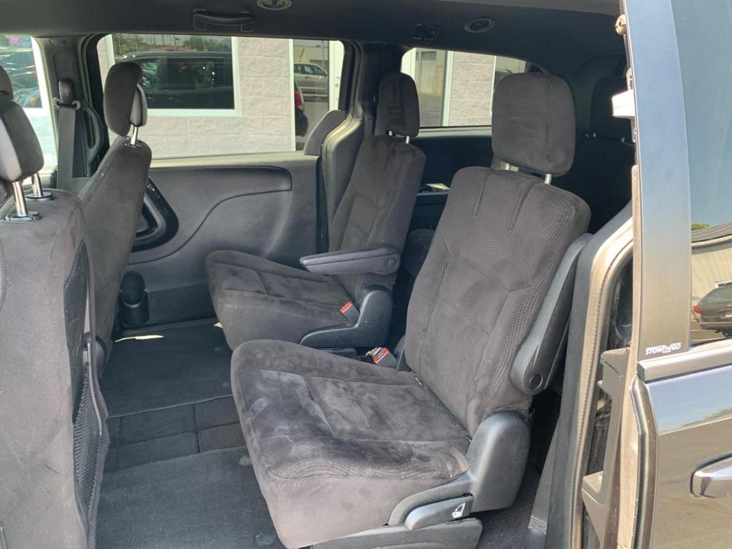 2014 BLACK DODGE GRAND CARAVAN SXT (2C4RDGCG7ER) with an 3.6L engine, Automatic transmission, located at 3100 Covert Avenue, Evansville, IN, 47714, (812) 473-4492, 37.955418, -87.512238 - Photo#5