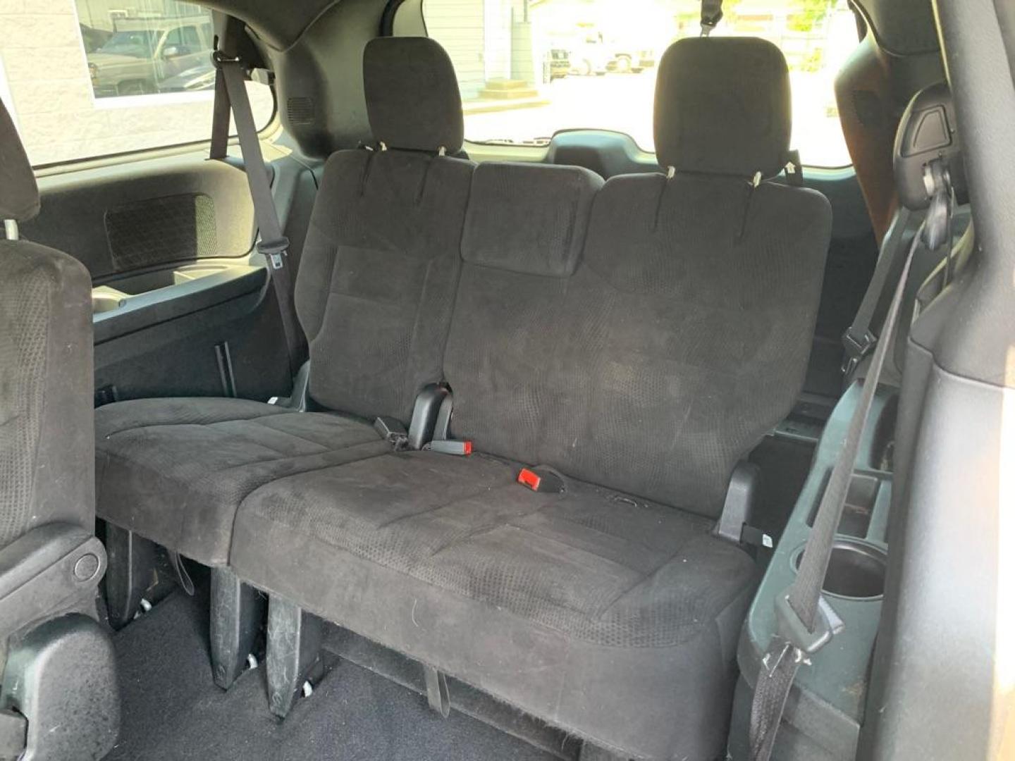 2014 BLACK DODGE GRAND CARAVAN SXT (2C4RDGCG7ER) with an 3.6L engine, Automatic transmission, located at 3100 Covert Avenue, Evansville, IN, 47714, (812) 473-4492, 37.955418, -87.512238 - Photo#6