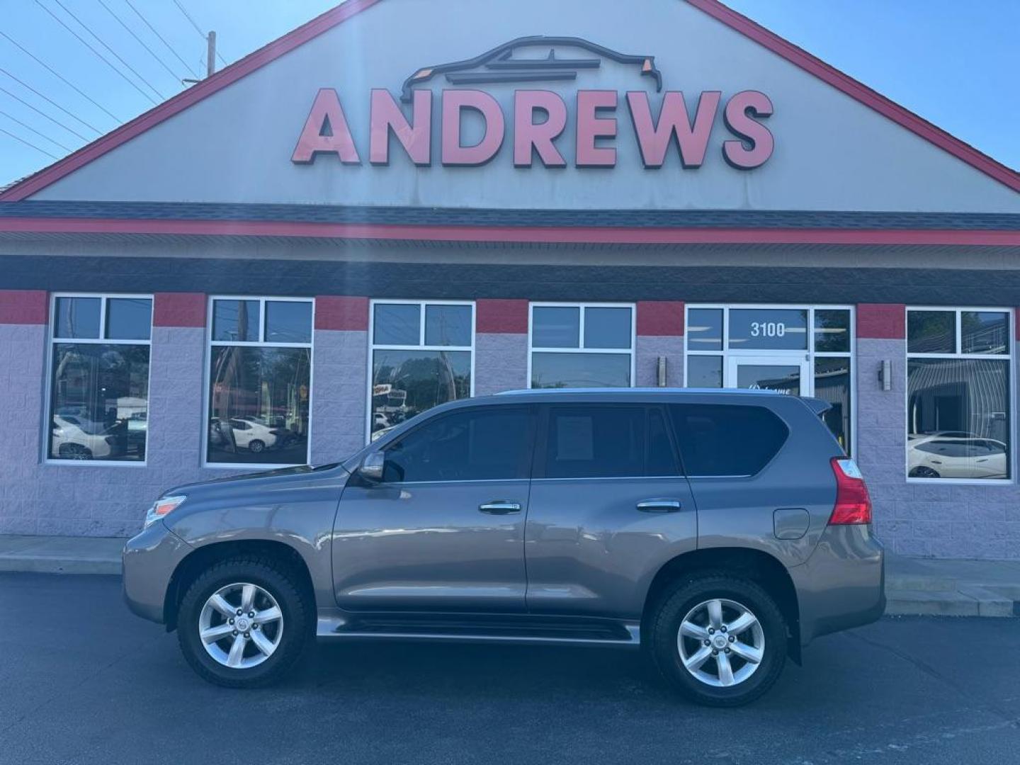 2011 GRAY LEXUS GX460 (JTJBM7FX6B5) with an 4.6L engine, Automatic transmission, located at 3100 Covert Avenue, Evansville, IN, 47714, (812) 473-4492, 37.955418, -87.512238 - Photo#0