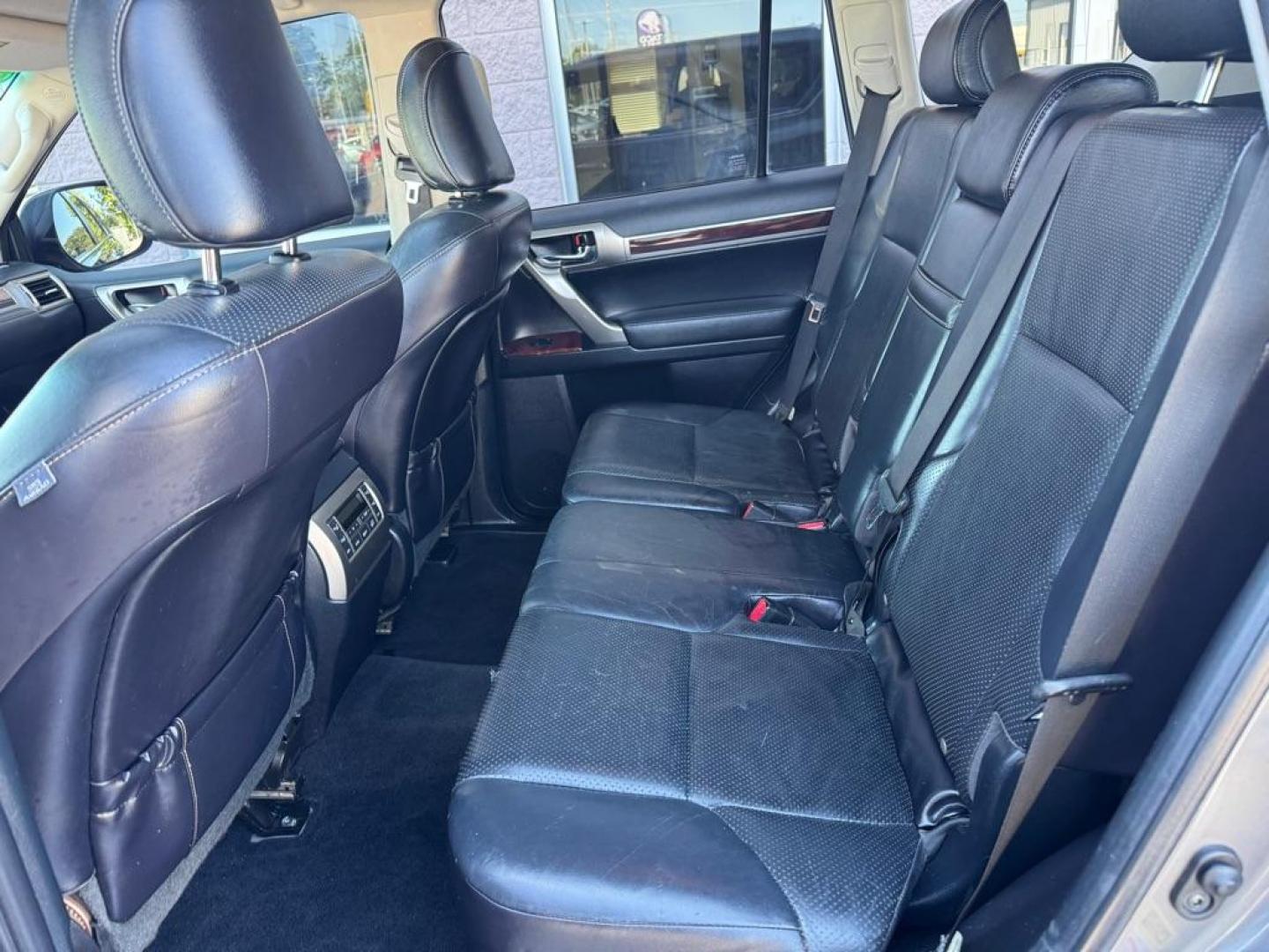 2011 GRAY LEXUS GX460 (JTJBM7FX6B5) with an 4.6L engine, Automatic transmission, located at 3100 Covert Avenue, Evansville, IN, 47714, (812) 473-4492, 37.955418, -87.512238 - Photo#5