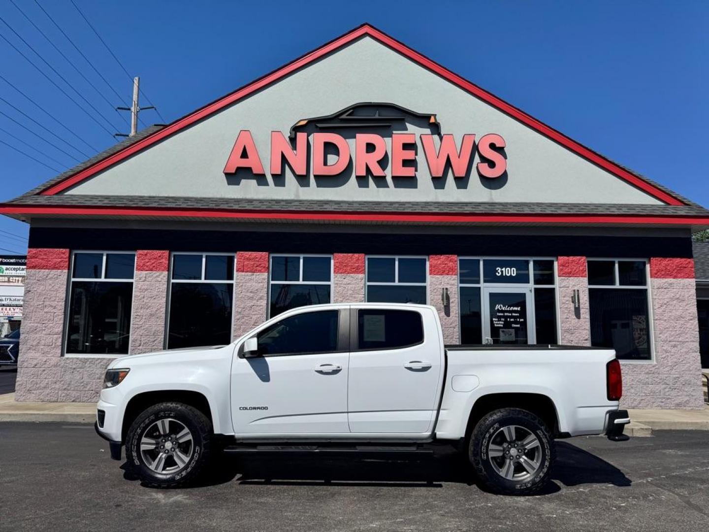 2018 WHITE CHEVROLET COLORADO (1GCGSBEA3J1) with an 2.5L engine, Automatic transmission, located at 3100 Covert Avenue, Evansville, IN, 47714, (812) 473-4492, 37.955418, -87.512238 - Photo#0