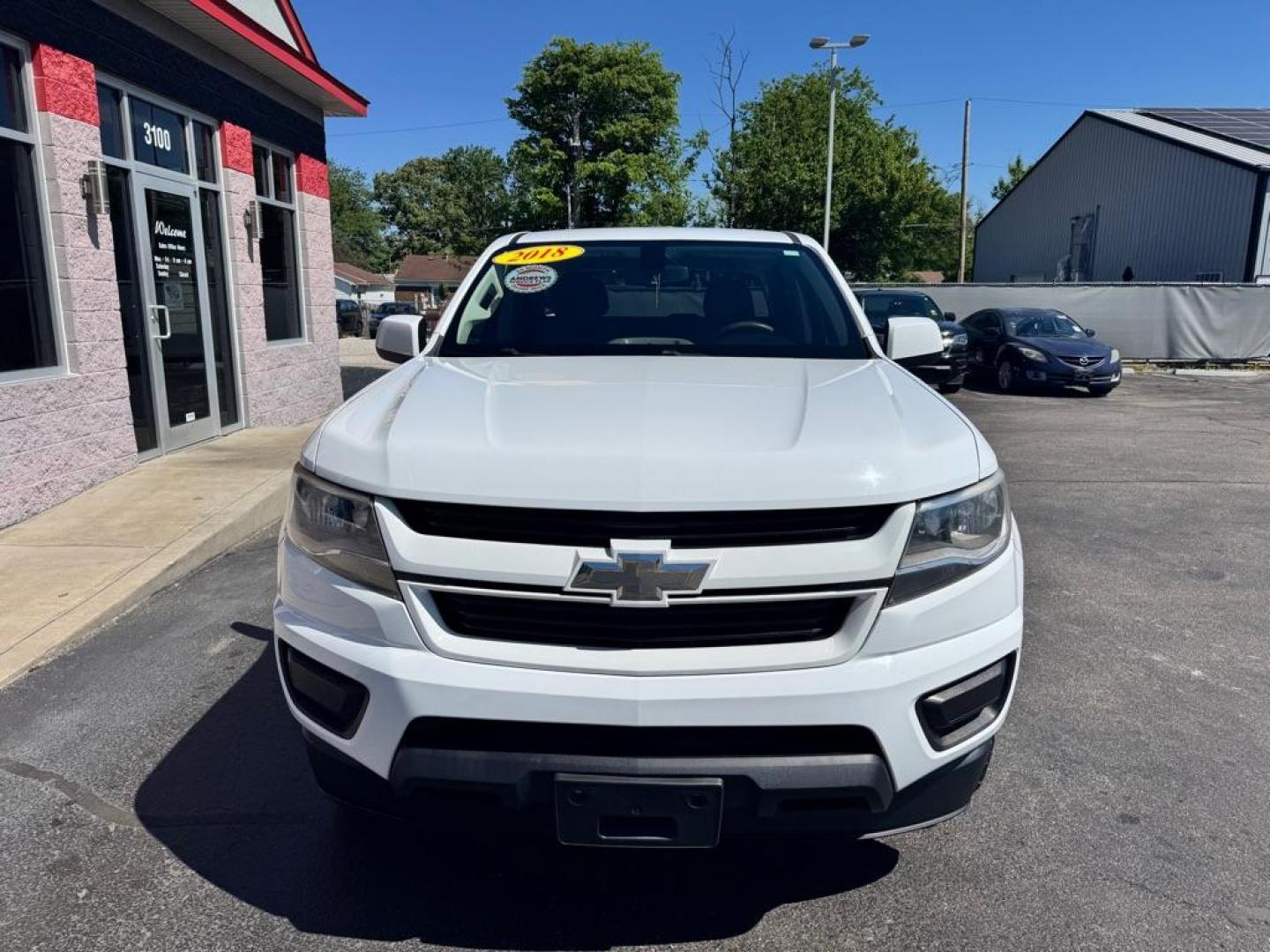2018 WHITE CHEVROLET COLORADO (1GCGSBEA3J1) with an 2.5L engine, Automatic transmission, located at 3100 Covert Avenue, Evansville, IN, 47714, (812) 473-4492, 37.955418, -87.512238 - Photo#1