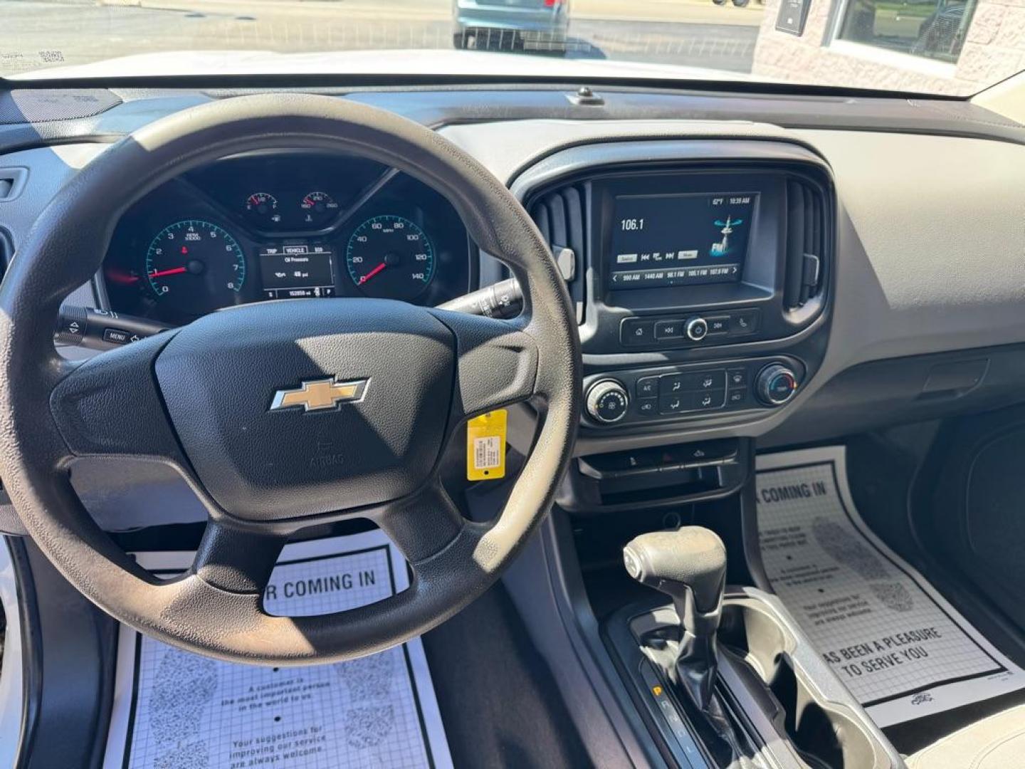 2018 WHITE CHEVROLET COLORADO (1GCGSBEA3J1) with an 2.5L engine, Automatic transmission, located at 3100 Covert Avenue, Evansville, IN, 47714, (812) 473-4492, 37.955418, -87.512238 - Photo#4