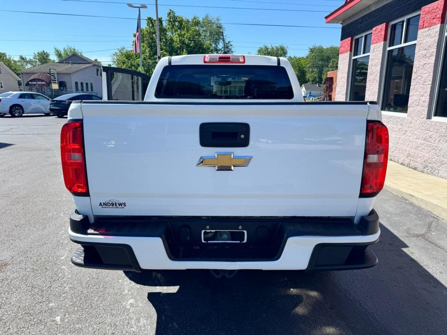 2018 WHITE CHEVROLET COLORADO (1GCGSBEA3J1) with an 2.5L engine, Automatic transmission, located at 3100 Covert Avenue, Evansville, IN, 47714, (812) 473-4492, 37.955418, -87.512238 - Photo#6