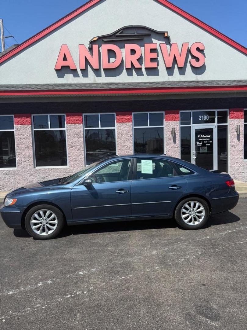 2008 BLUE HYUNDAI AZERA SE (KMHFC46F38A) with an 3.8L engine, Automatic transmission, located at 3100 Covert Avenue, Evansville, IN, 47714, (812) 473-4492, 37.955418, -87.512238 - Photo#0