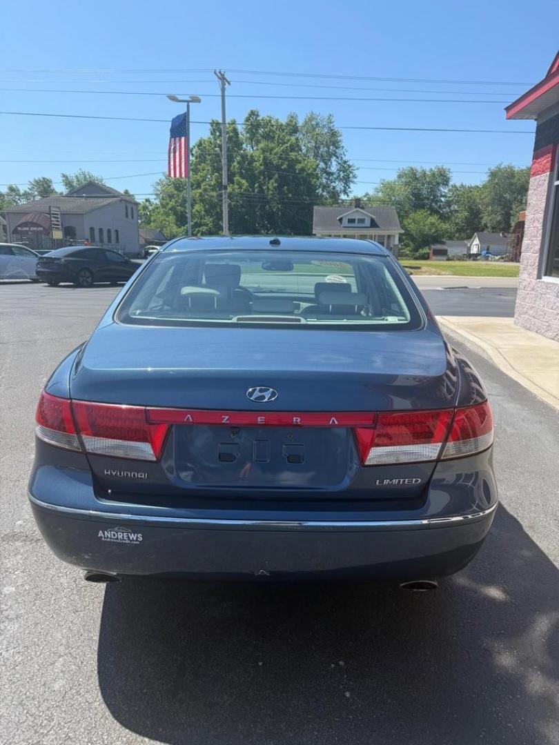 2008 BLUE HYUNDAI AZERA SE (KMHFC46F38A) with an 3.8L engine, Automatic transmission, located at 3100 Covert Avenue, Evansville, IN, 47714, (812) 473-4492, 37.955418, -87.512238 - Photo#3