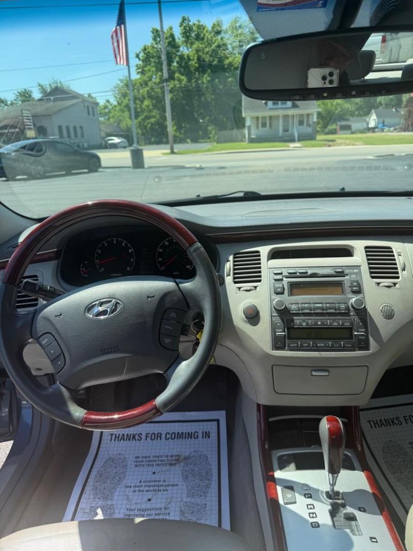 2008 BLUE HYUNDAI AZERA SE (KMHFC46F38A) with an 3.8L engine, Automatic transmission, located at 3100 Covert Avenue, Evansville, IN, 47714, (812) 473-4492, 37.955418, -87.512238 - Photo#4