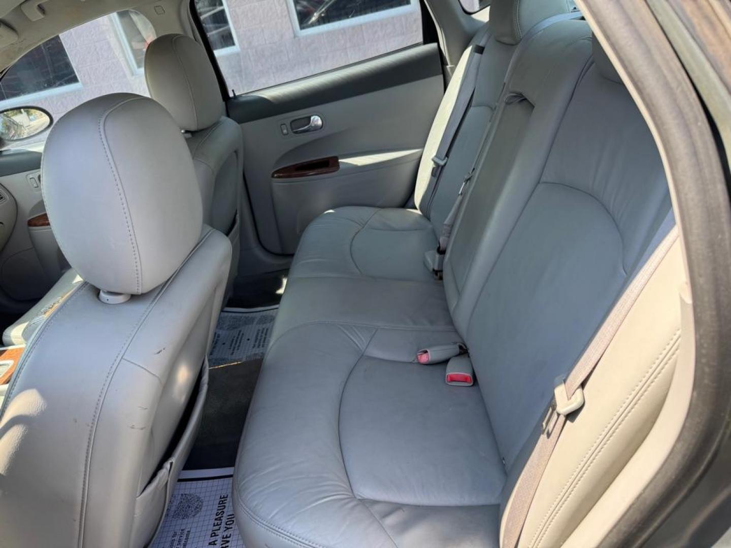2005 GRAY BUICK LACROSSE CXS (2G4WE567151) with an 3.6L engine, Automatic transmission, located at 3100 Covert Avenue, Evansville, IN, 47714, (812) 473-4492, 37.955418, -87.512238 - Photo#5